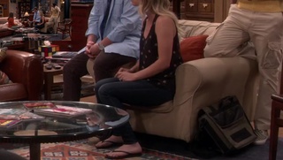 Kaley Cuoco feet photo thumbnail
