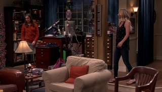 Kaley Cuoco feet photo thumbnail
