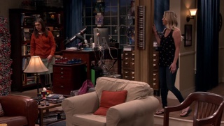 Kaley Cuoco feet photo thumbnail