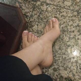 Isa Pes feet photo thumbnail