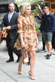 Chloë Grace Moretz feet photo thumbnail