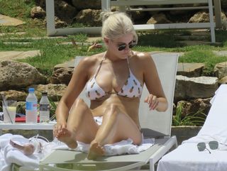 Ashley James feet photo thumbnail