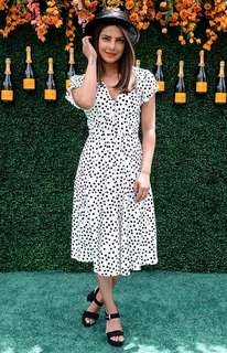 Priyanka Chopra Jonas feet photo thumbnail