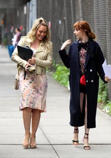 Hilary Duff feet photo thumbnail