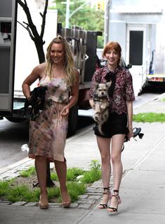Hilary Duff feet photo thumbnail
