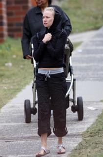 Naomi Watts feet photo thumbnail