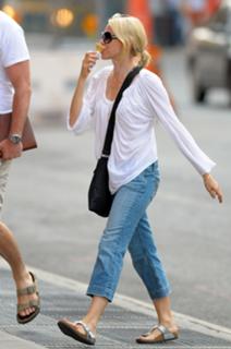 Naomi Watts feet photo thumbnail