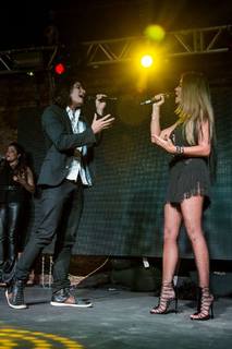 Maite Perroni feet photo thumbnail