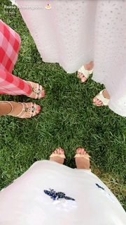 Reese Witherspoon feet photo thumbnail