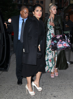 Salma Hayek feet photo thumbnail