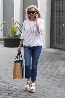 Reese Witherspoon feet photo thumbnail