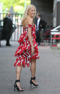 Pixie Lott feet photo thumbnail