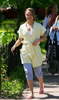 Hayden Panettiere feet photo thumbnail