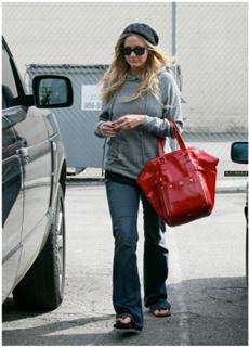Ashlee Simpson feet photo thumbnail