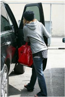 Ashlee Simpson feet photo thumbnail
