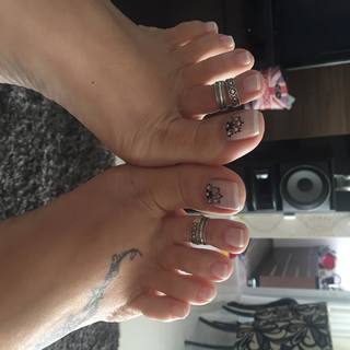 Karin Klemp feet photo thumbnail