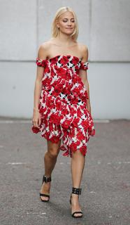 Pixie Lott feet photo thumbnail