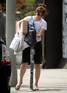 Mandy Moore feet photo thumbnail