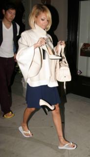 Nicole Richie feet photo thumbnail