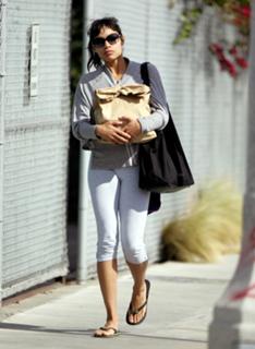 Rosario Dawson feet photo thumbnail