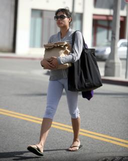 Rosario Dawson feet photo thumbnail