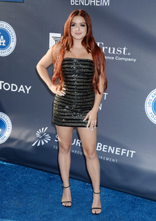 Ariel Winter feet photo thumbnail