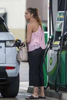 Jacqueline Jossa feet photo thumbnail