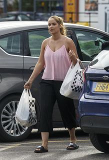 Jacqueline Jossa feet photo thumbnail