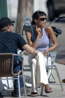 Rosario Dawson feet photo thumbnail