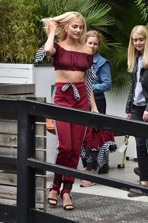 Pixie Lott feet photo thumbnail