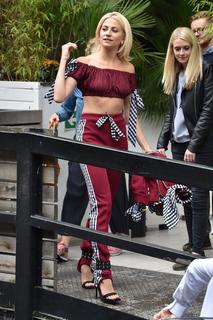 Pixie Lott feet photo thumbnail