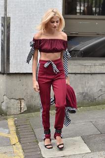 Pixie Lott feet photo thumbnail