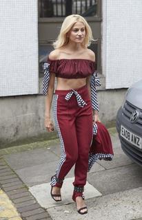 Pixie Lott feet photo thumbnail