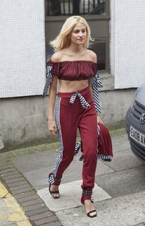 Pixie Lott feet photo thumbnail