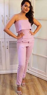 Sonakshi Sinha feet photo thumbnail