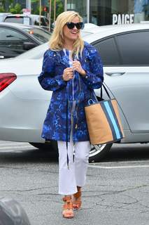 Reese Witherspoon feet photo thumbnail