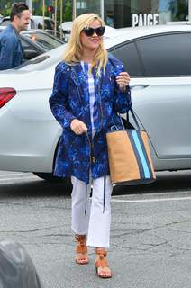Reese Witherspoon feet photo thumbnail