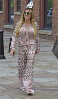Katie Price feet photo thumbnail