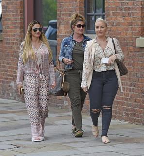 Katie Price feet photo thumbnail