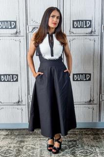 Salma Hayek feet photo thumbnail
