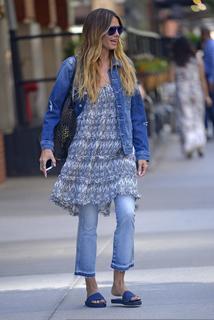 Heidi Klum feet photo thumbnail