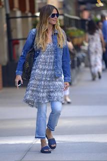 Heidi Klum feet photo thumbnail