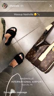 Jilly Anais feet photo thumbnail