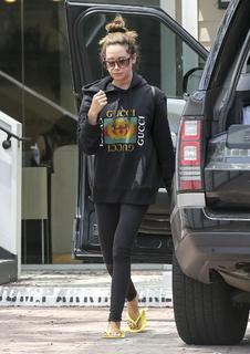 Ashley Tisdale feet photo thumbnail