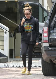 Ashley Tisdale feet photo thumbnail