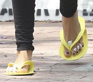 Ashley Tisdale feet photo thumbnail