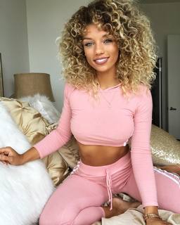 Jena Frumes feet photo thumbnail