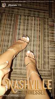 Jilly Anais feet photo thumbnail