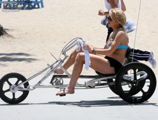 Lindsay Lohan feet photo thumbnail