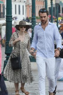 Jessica Chastain feet photo thumbnail